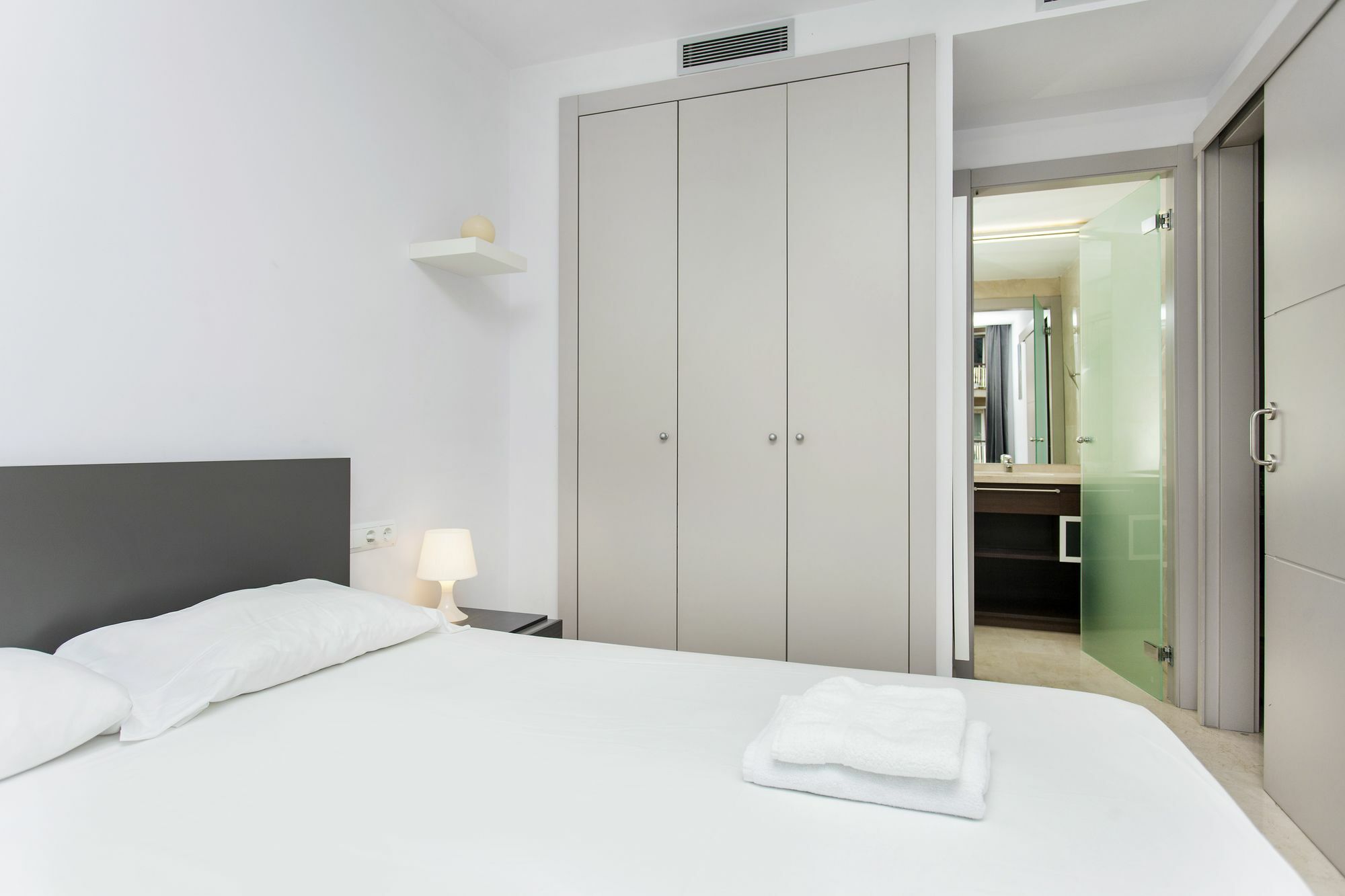 1205 - Sagrada Familia Apartment *